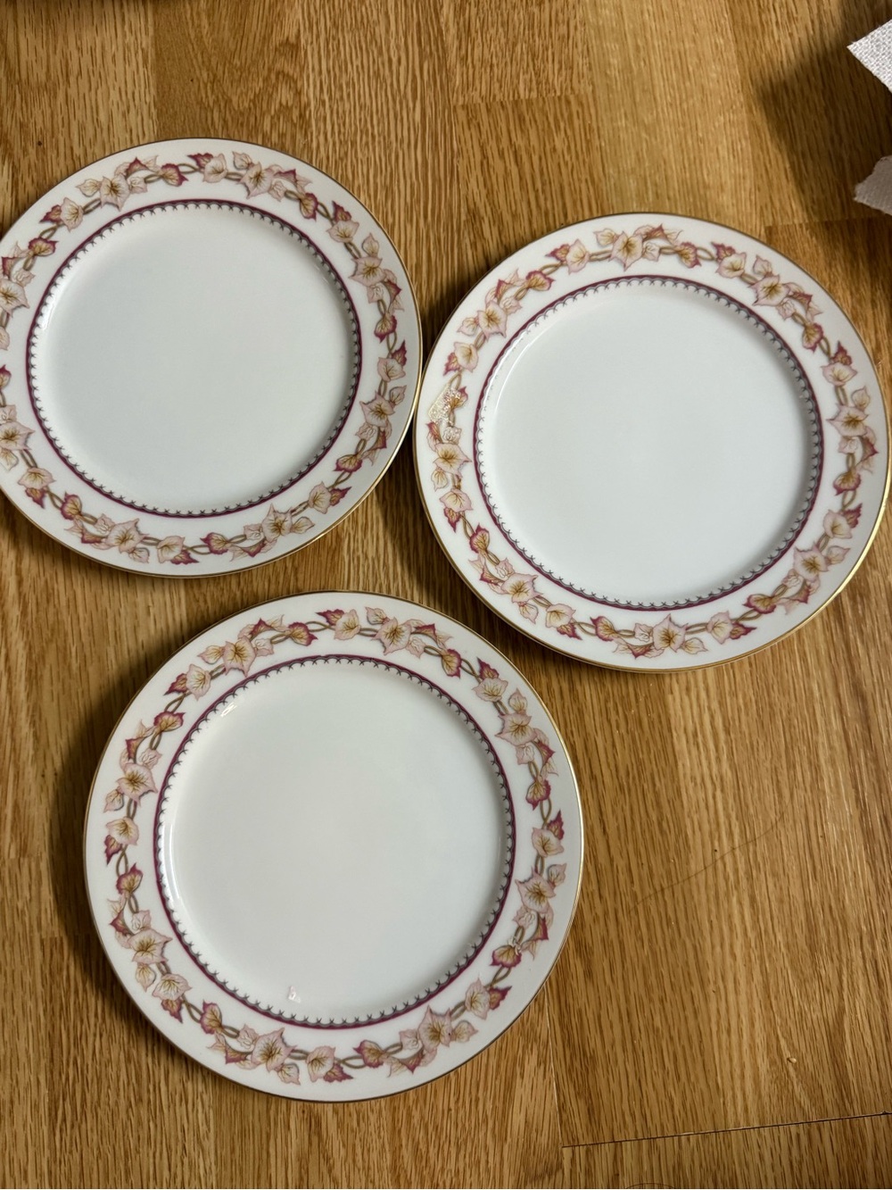 Classic Floral Accent Dinner Plates in White and Pink